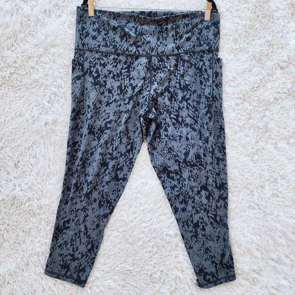 Athleta Salutation‎ Stash Pocket II Printed 7/8 Leggings - Picture 1 of 6
